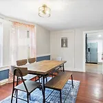 Hot Tub! Close To Cornell, Ithaca College, Commons!