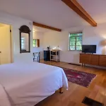 The Grayhaven Motel