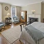 Historic Dewitt Park House With Yard In Downtown