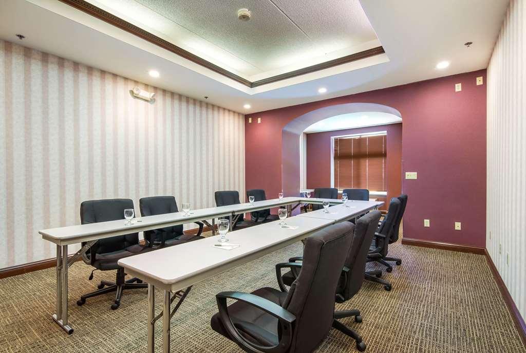 Clarion - Airport Hotel Ithaca
