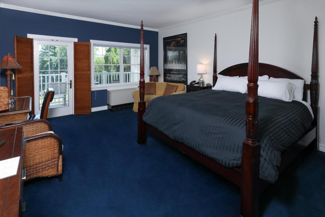 At Taughannock Falls Inn 4*