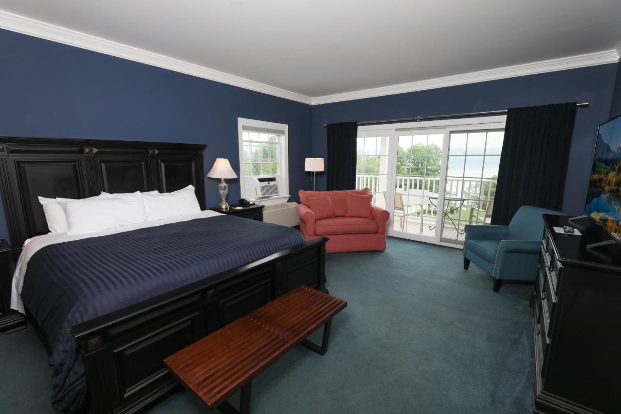 At Taughannock Falls Inn 4*