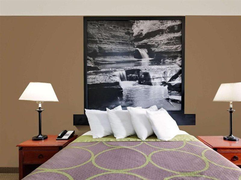 Super 8 By Wyndham Hotel 2*