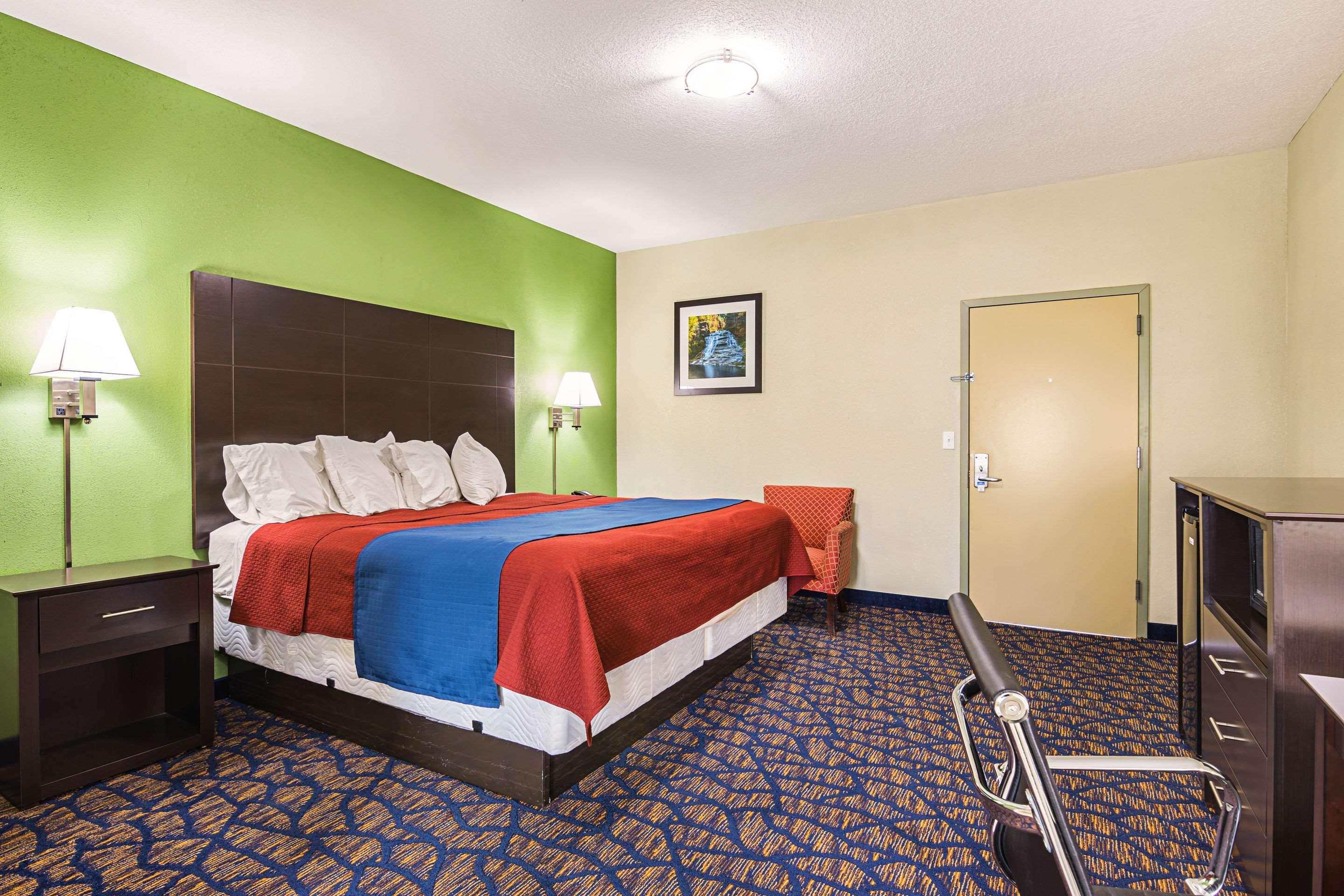 Rodeway & Inn Ithaca