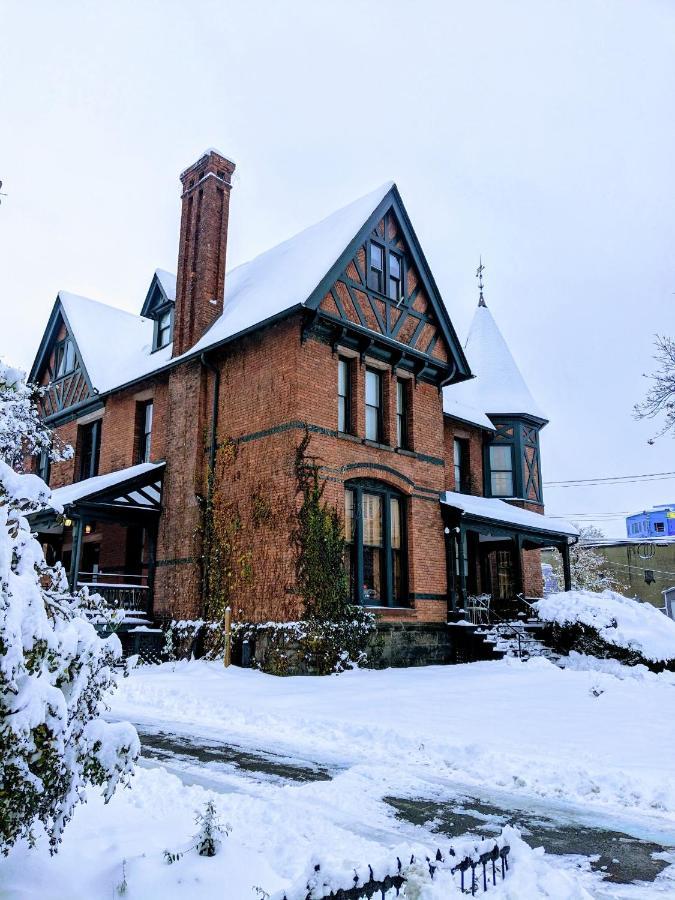 William Henry Miller Bed & Breakfast