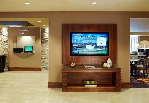 Hotel Courtyard By Marriott Airport/university
