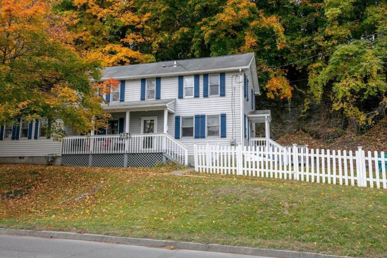 Great Location! Colleges! Hiking! Commons! Casa de férias *