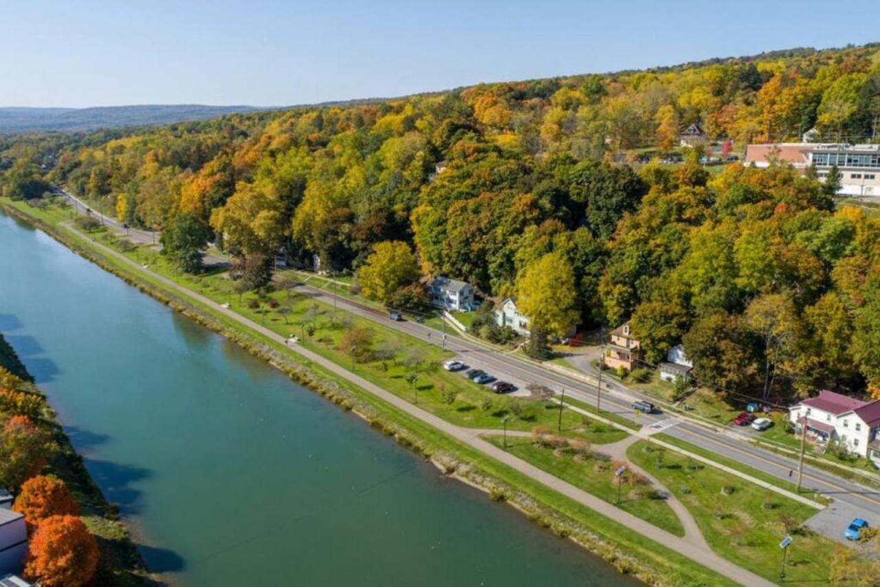 Great Location! Colleges! Hiking! Commons! * Ithaca