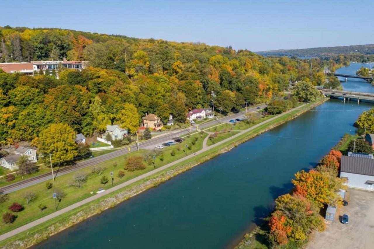 Great Location! Colleges! Hiking! Commons! *