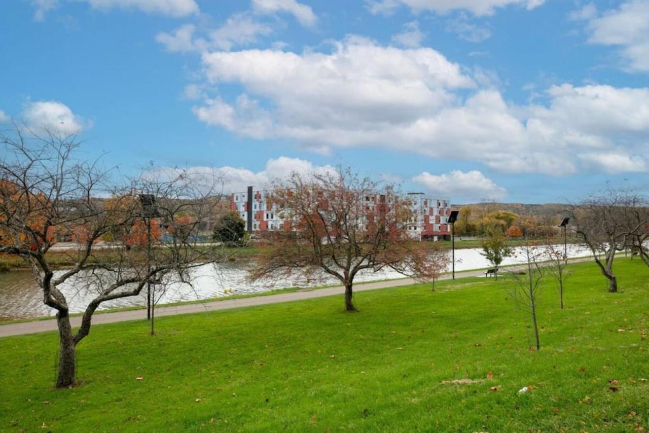Great Location! Colleges! Hiking! Commons! Casa de férias Ithaca