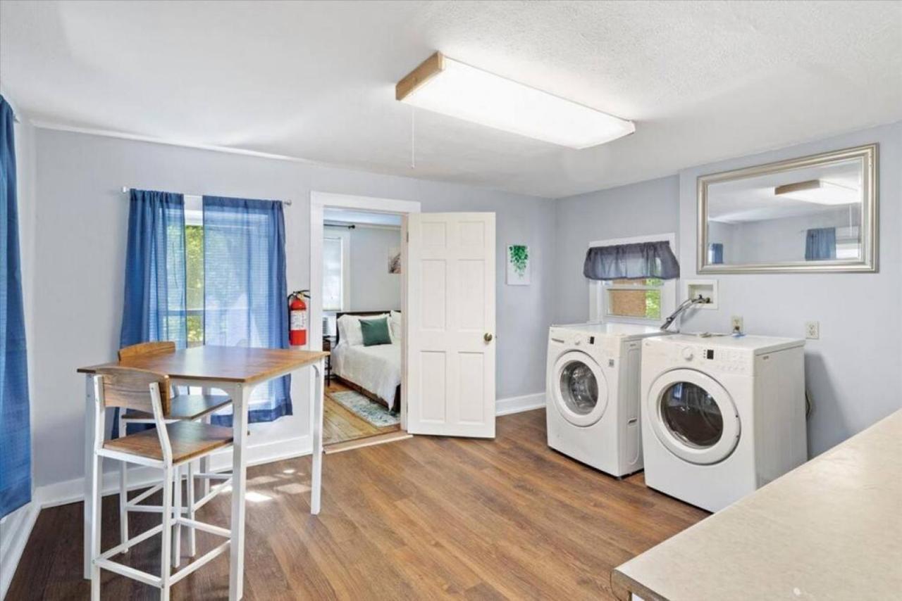 Hot Tub! Close To Cornell, Ithaca College, Commons!