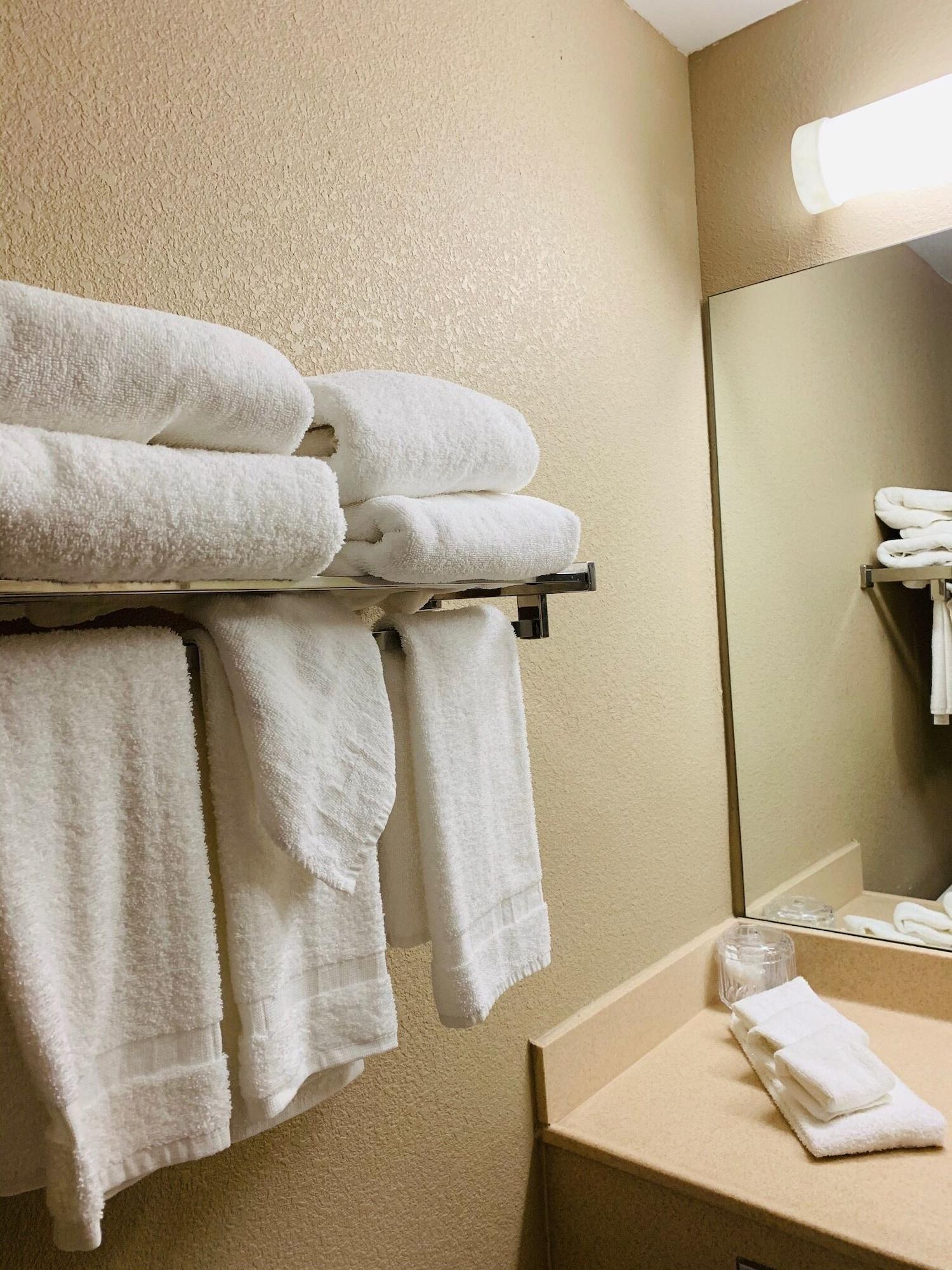Country & By Radisson, Ithaca, Ny 3*