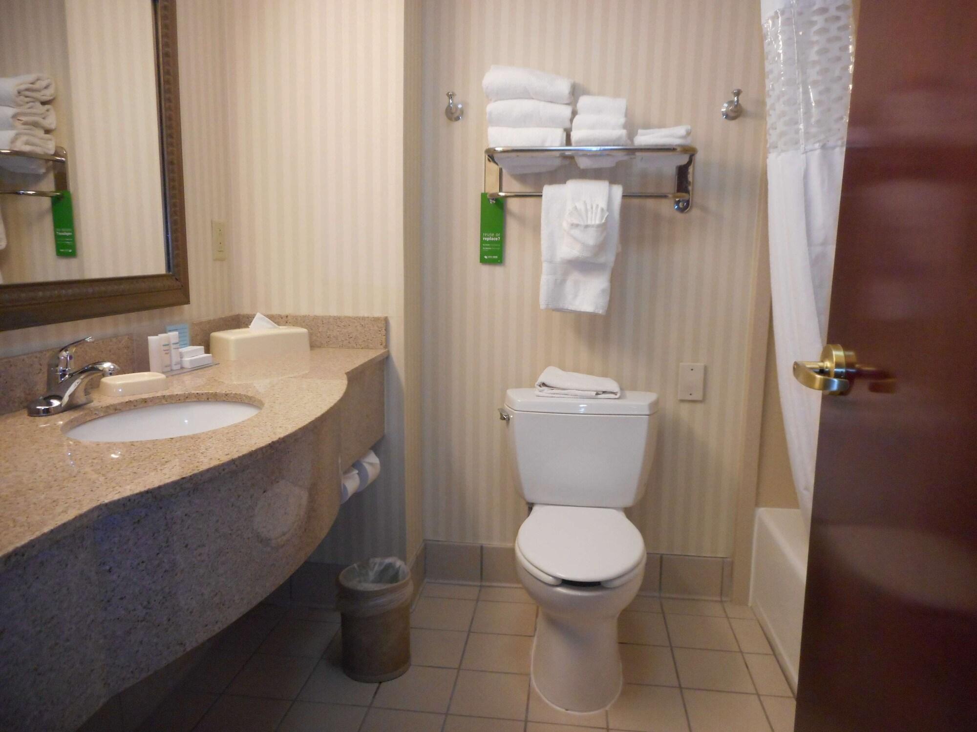 Hotel Hampton 3*