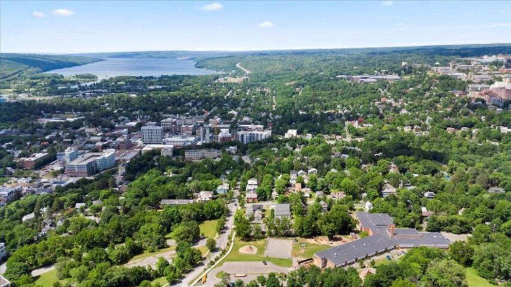 Holiday home Hot Tub! Close To Cornell, Ithaca College, Commons! Ithaca