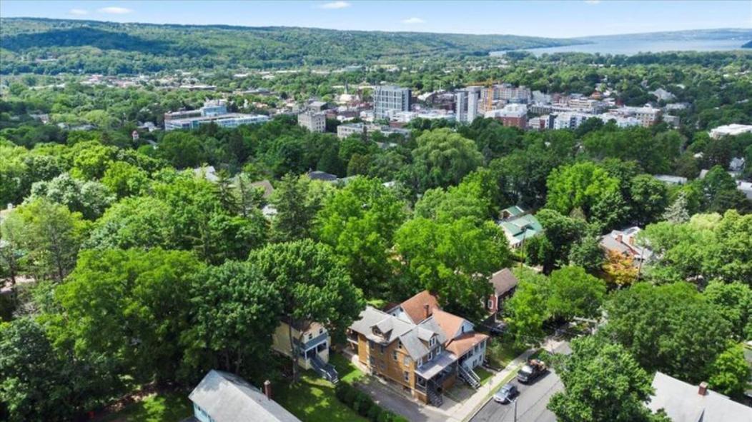 Holiday home Hot Tub! Close To Cornell, Ithaca College, Commons! Ithaca