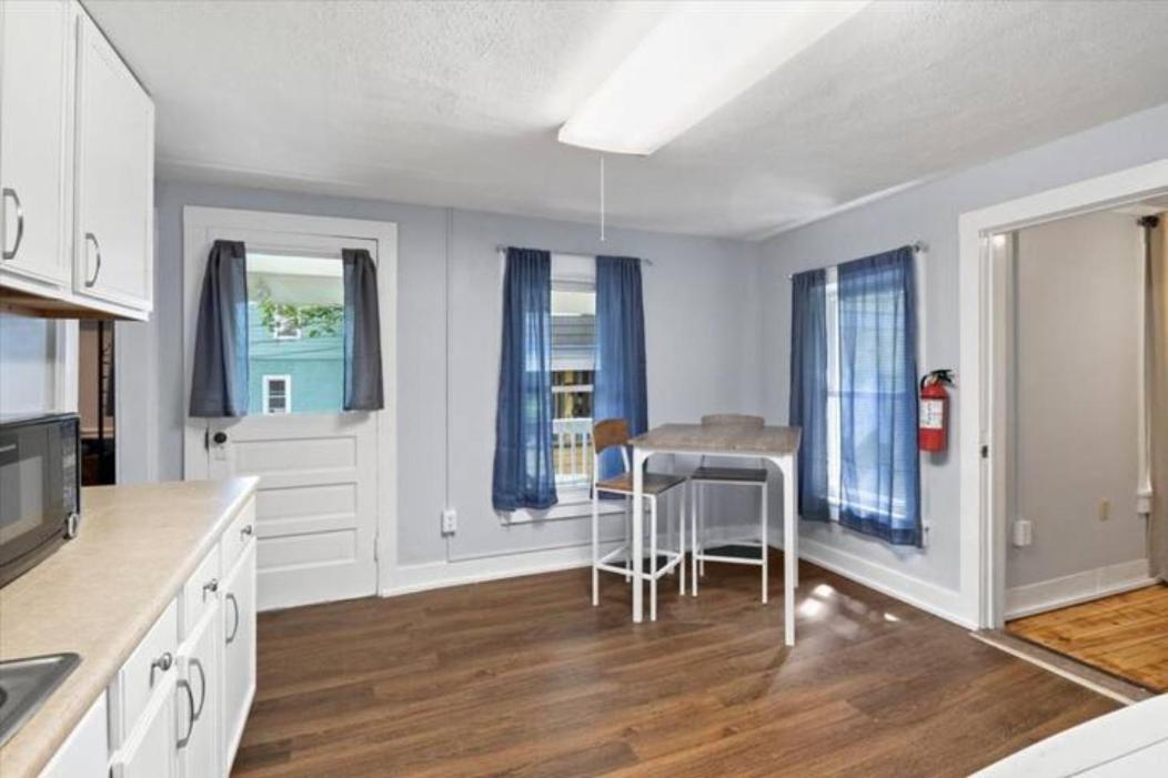 Hot Tub! Close To Cornell, College, Commons! Holiday home *