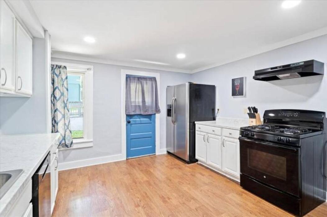 Hot Tub! Close To Cornell, College, Commons! Holiday home