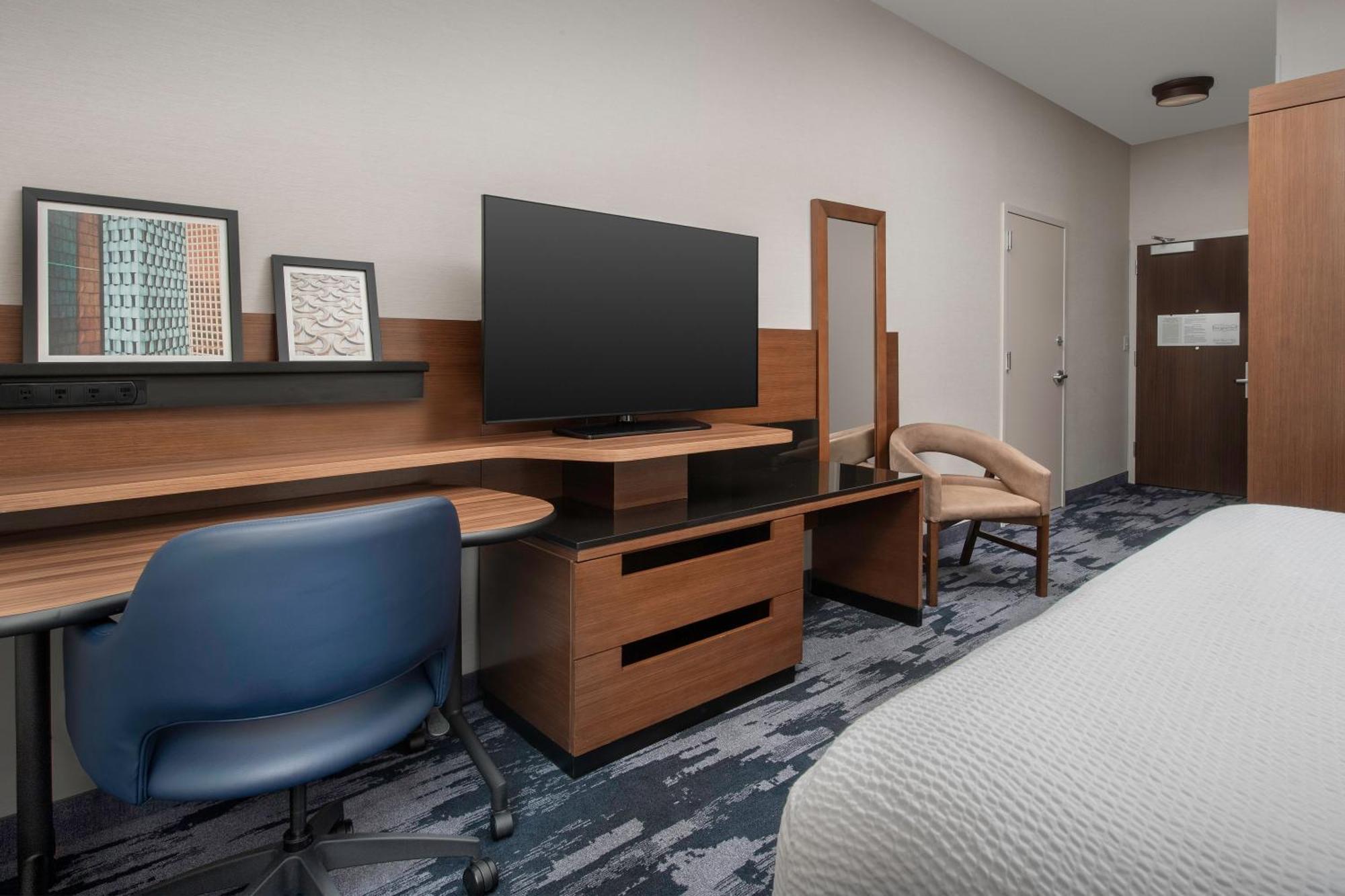 Hotel Fairfield & By Marriott 3*