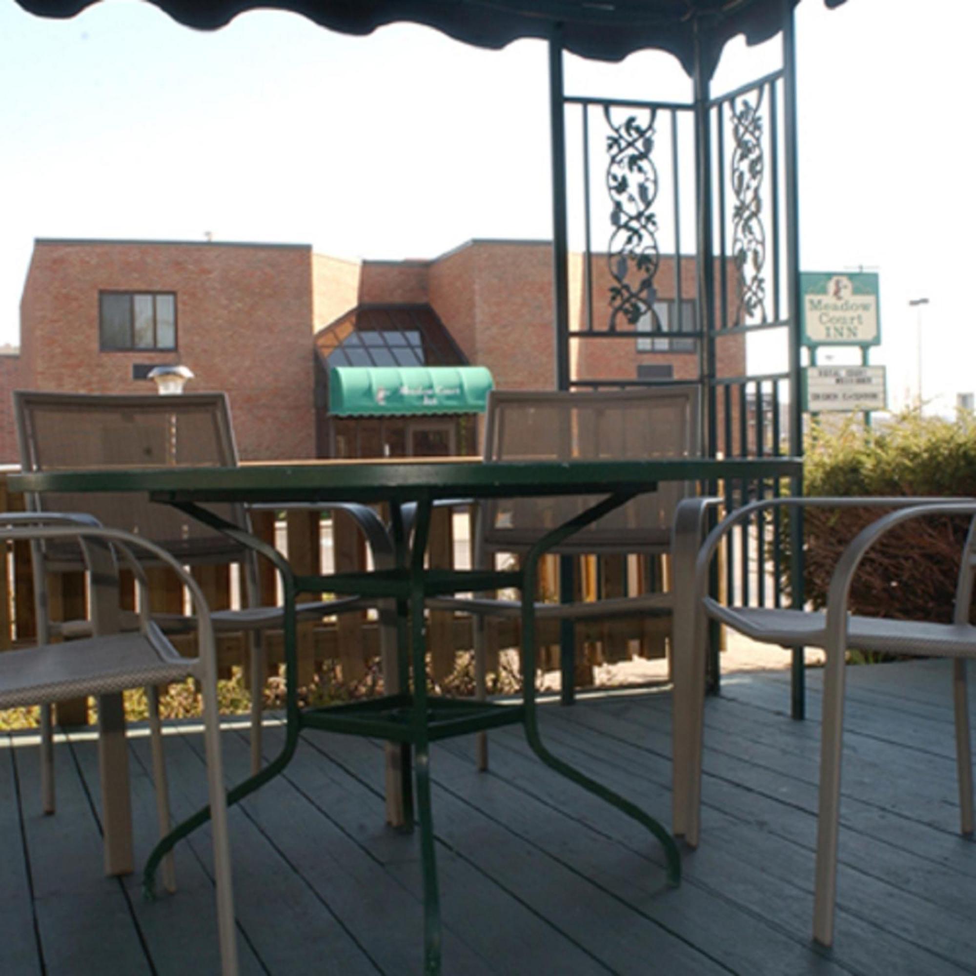 Meadow Court - 2*