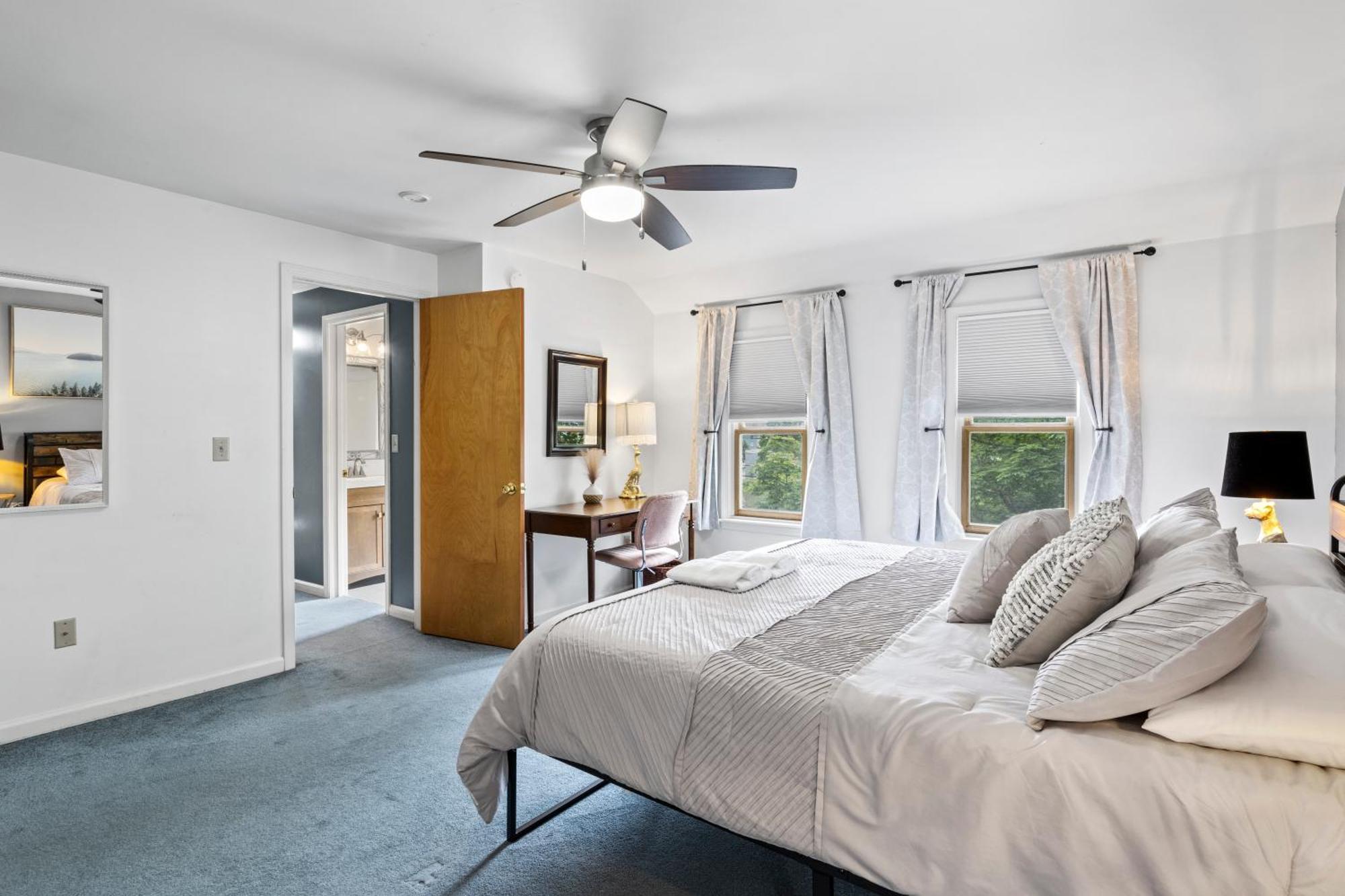 Great Location! Colleges! Hiking! Commons! Casa de férias *