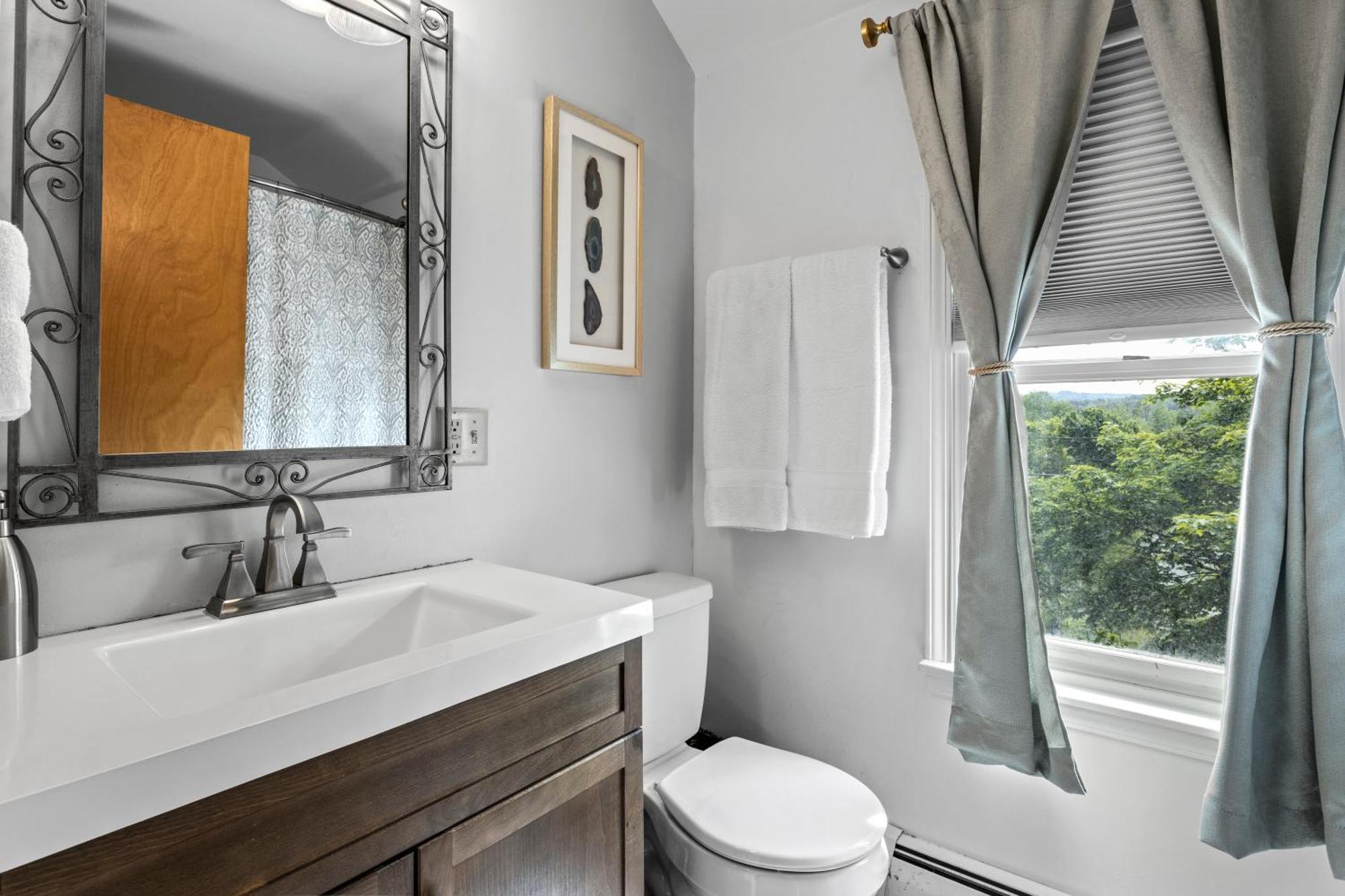 Great Location! Colleges! Hiking! Commons! * Ithaca