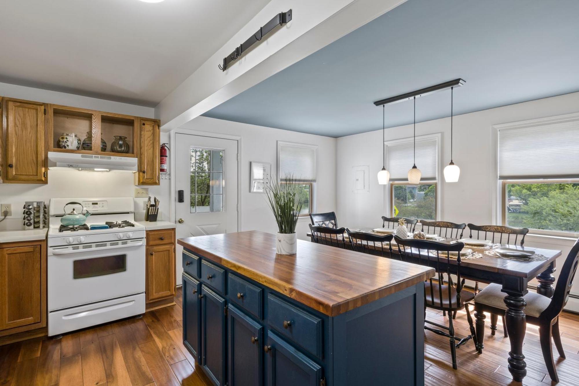 Great Location! Colleges! Hiking! Commons! Casa de férias Ithaca