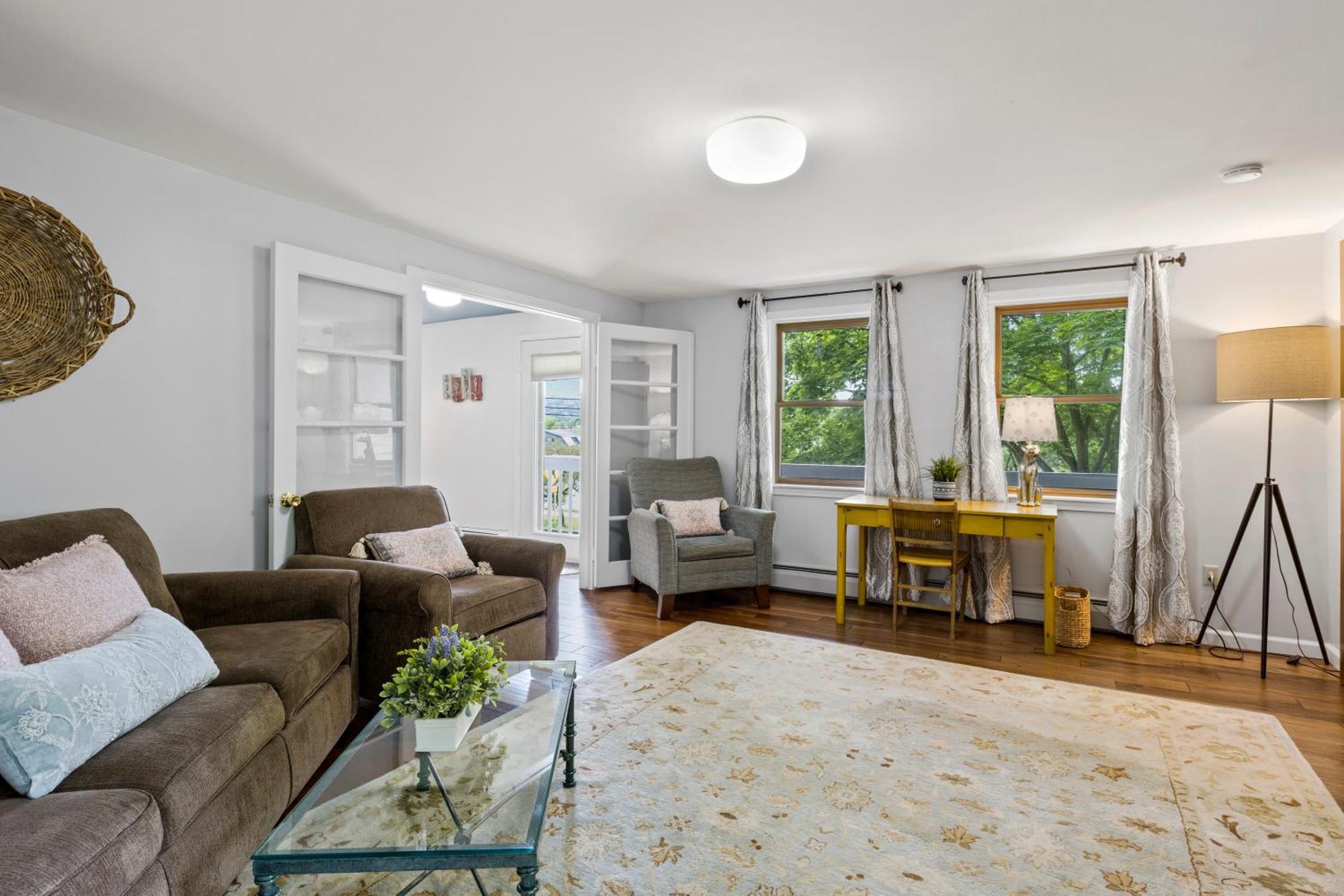 Great Location! Colleges! Hiking! Commons! Ithaca