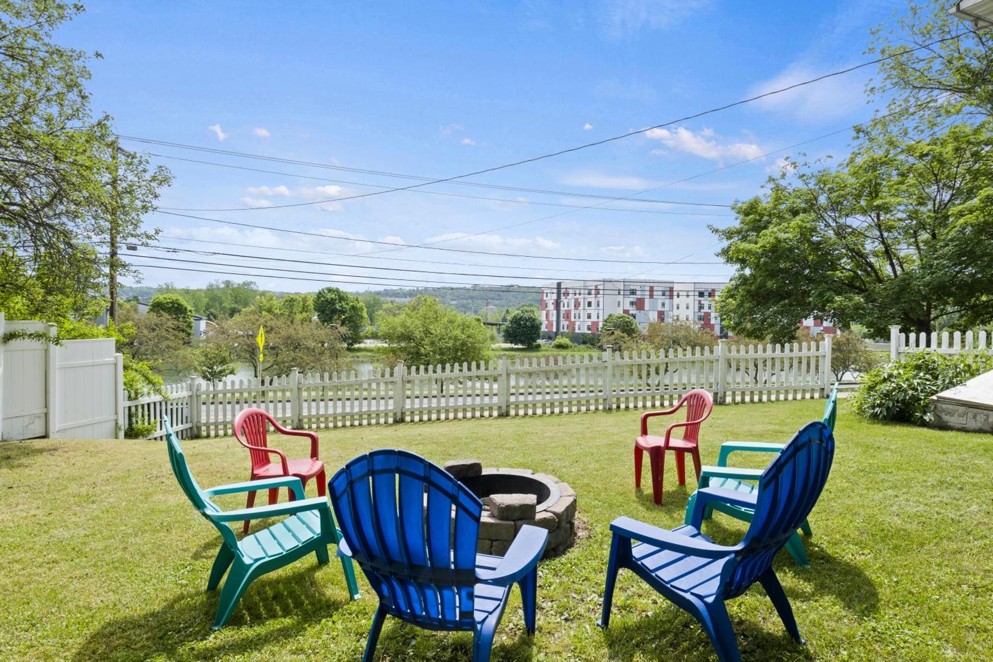 Great Location! Colleges! Hiking! Commons! Casa de férias Ithaca