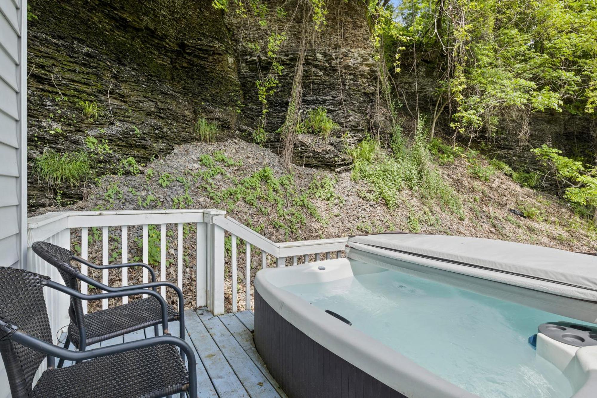 Great Location! Colleges! Hiking! Commons!