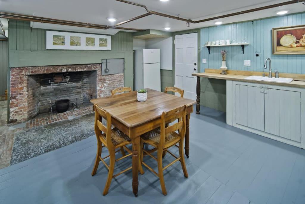 Apartment Charming In Historic Downtown *