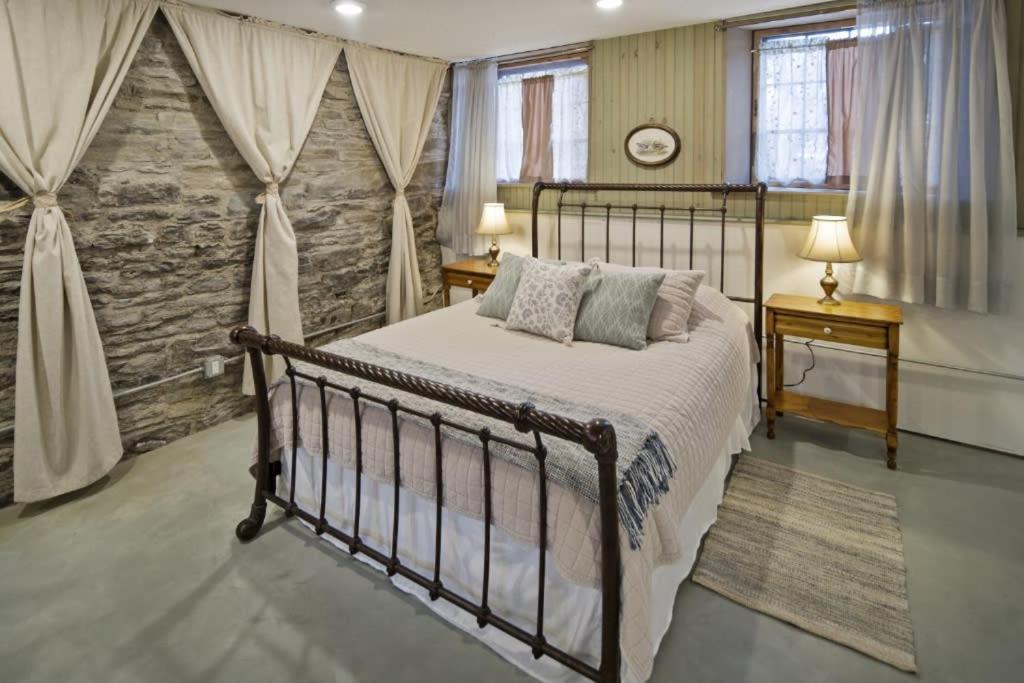 Charming In Historic Downtown Apartment Ithaca