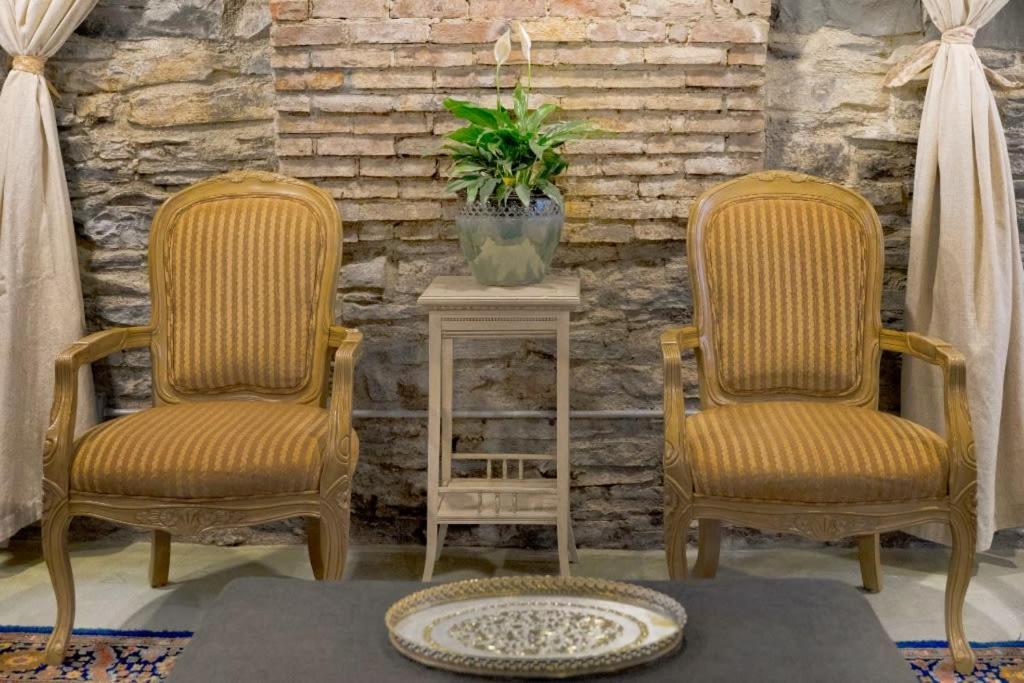 Charming In Historic Downtown *