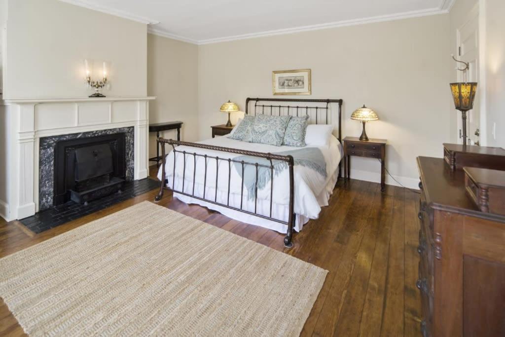 Holiday home Historic Dewitt Park House With Yard In Downtown *