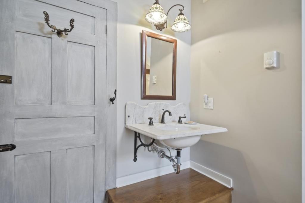 Historic Dewitt Park House With Yard In Downtown Holiday home *