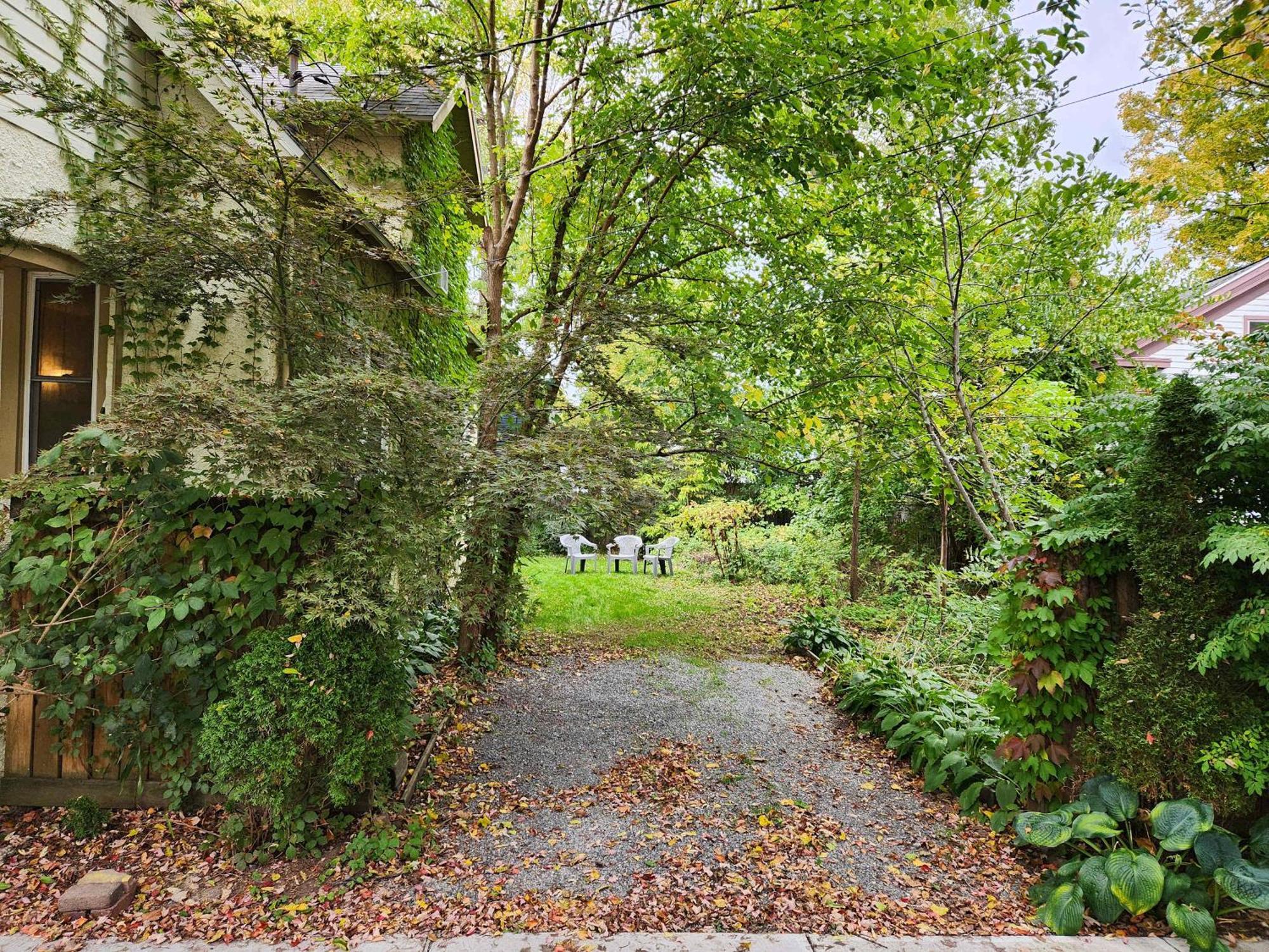 Cozy 3 Bedroom House In Downtown