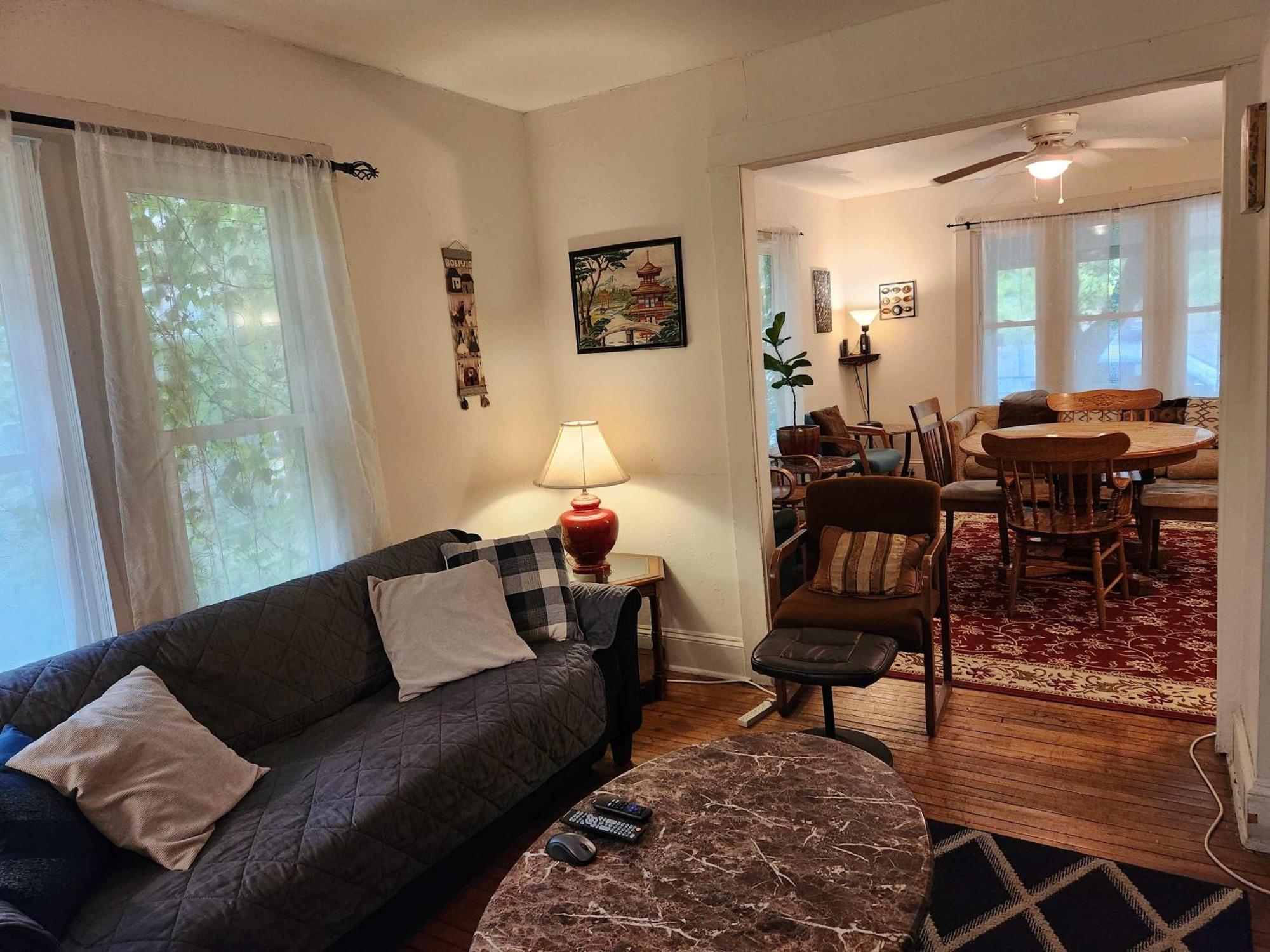 Cozy 3 Bedroom House In Downtown Casa de férias