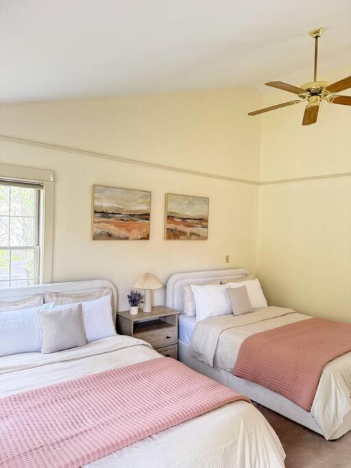 Cozy Retreat - Fenced Yard - 7 Min To Cornell