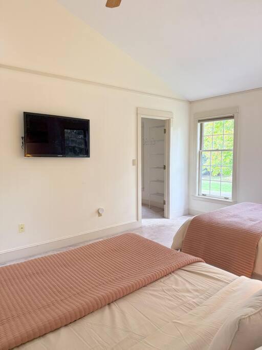 Casa de férias Cozy Retreat - Fenced Yard - 7 Min To Cornell