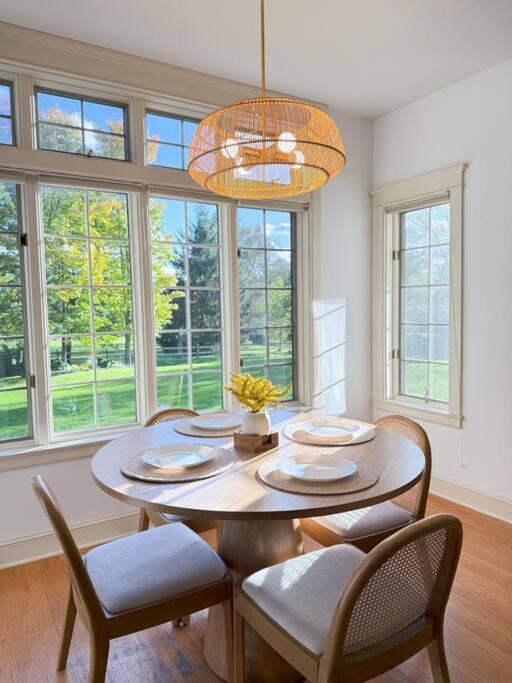 Cozy Retreat - Fenced Yard - 7 Min To Cornell