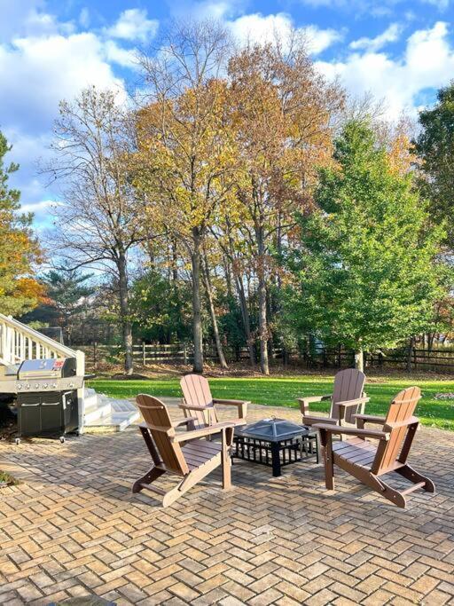 Casa de férias Cozy Retreat - Fenced Yard - 7 Min To Cornell