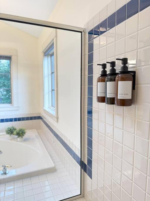 Cozy Retreat - Fenced Yard - 7 Min To Cornell