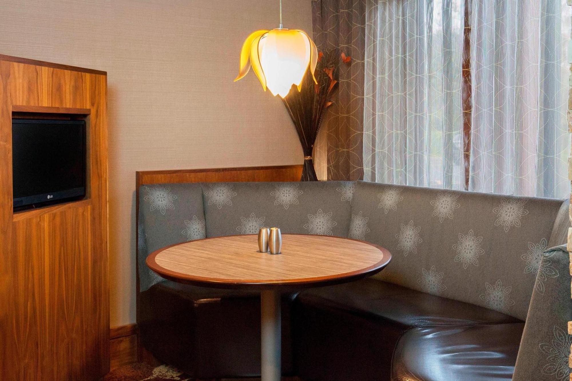 Courtyard By Marriott Airport/university Hotel 3*