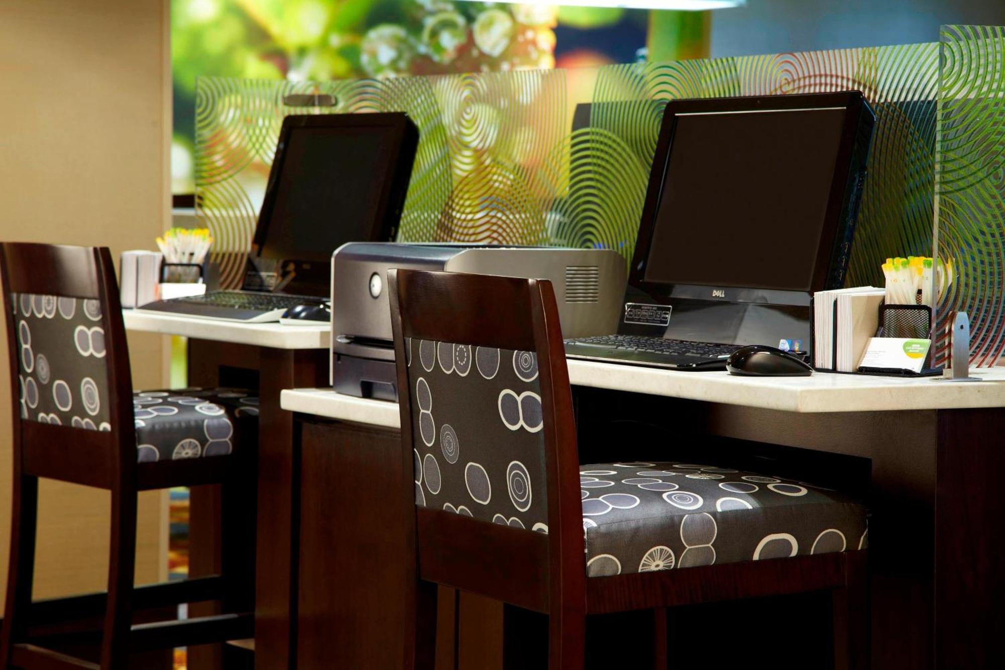 Courtyard By Marriott Airport/university Hotel 3*