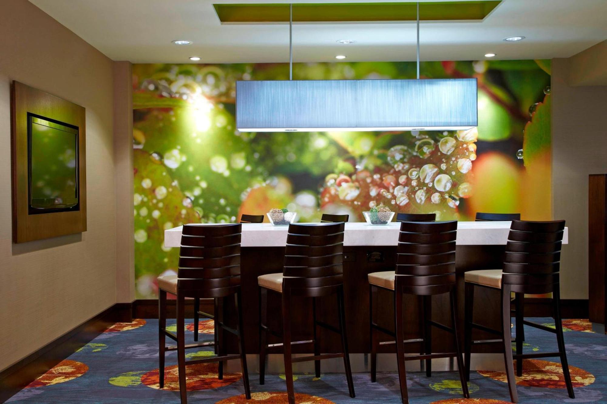 Courtyard By Marriott Airport/university 3*