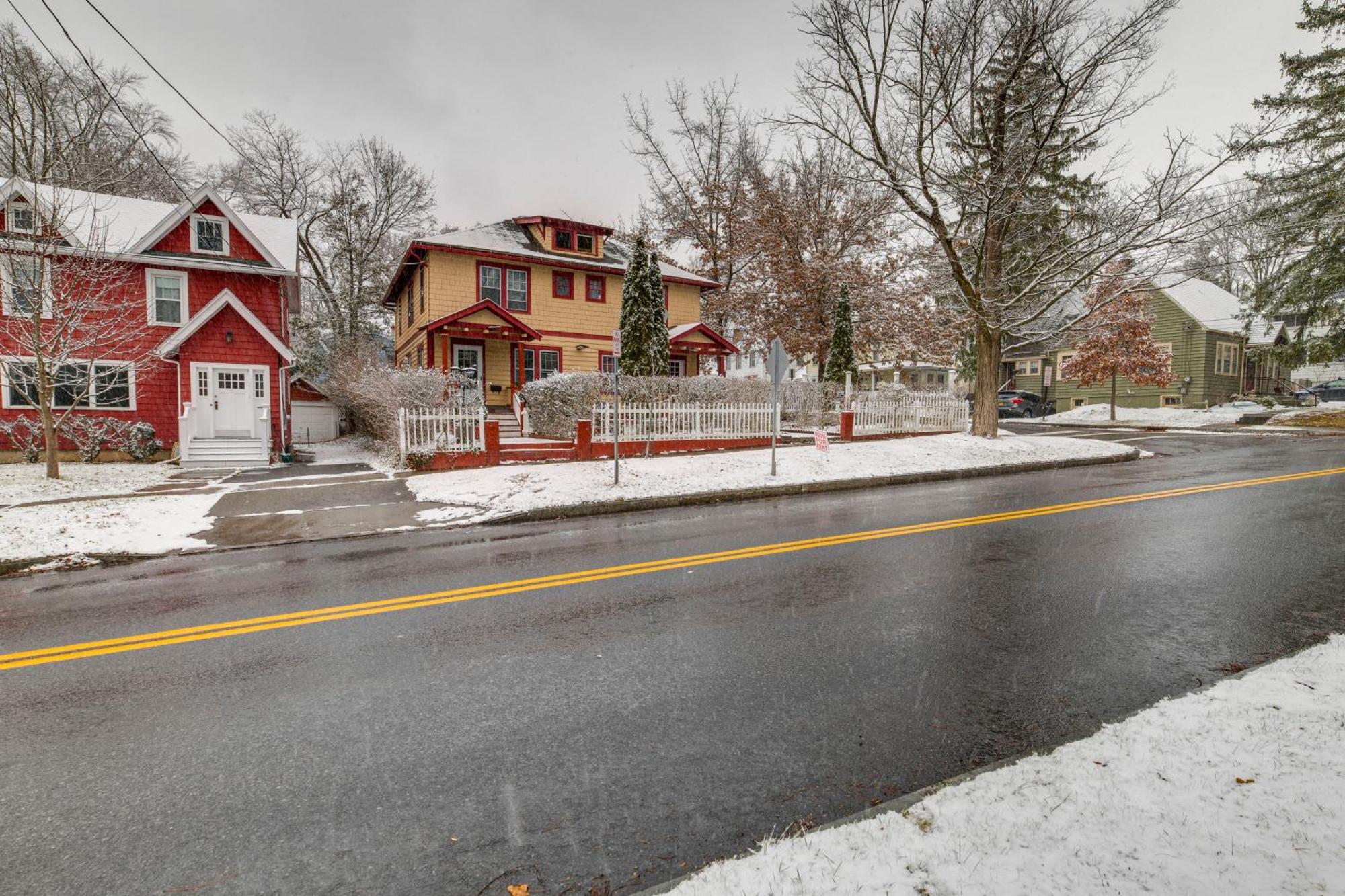 Walk To Cornell Charming Duplex! Holiday home *