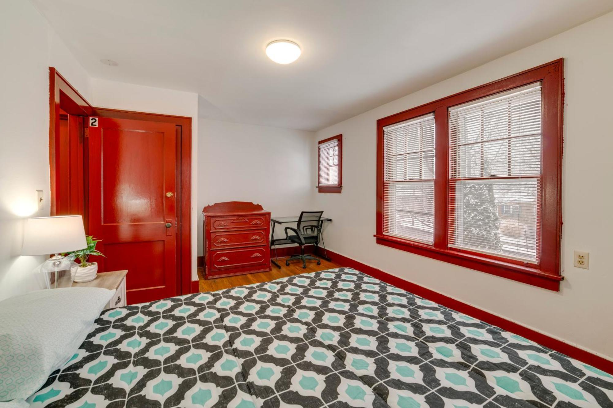 Walk To Cornell Charming Duplex! Holiday home Ithaca