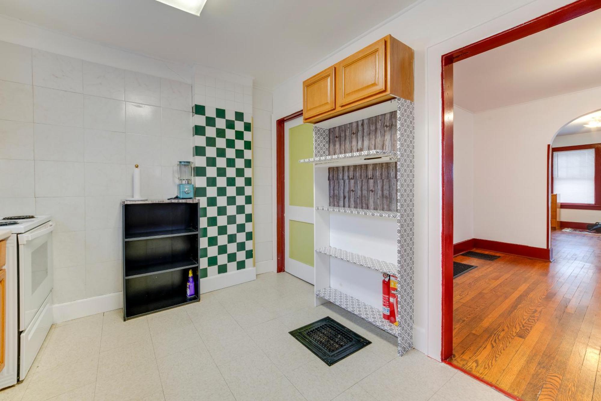 Holiday home Walk To Cornell Charming Duplex!
