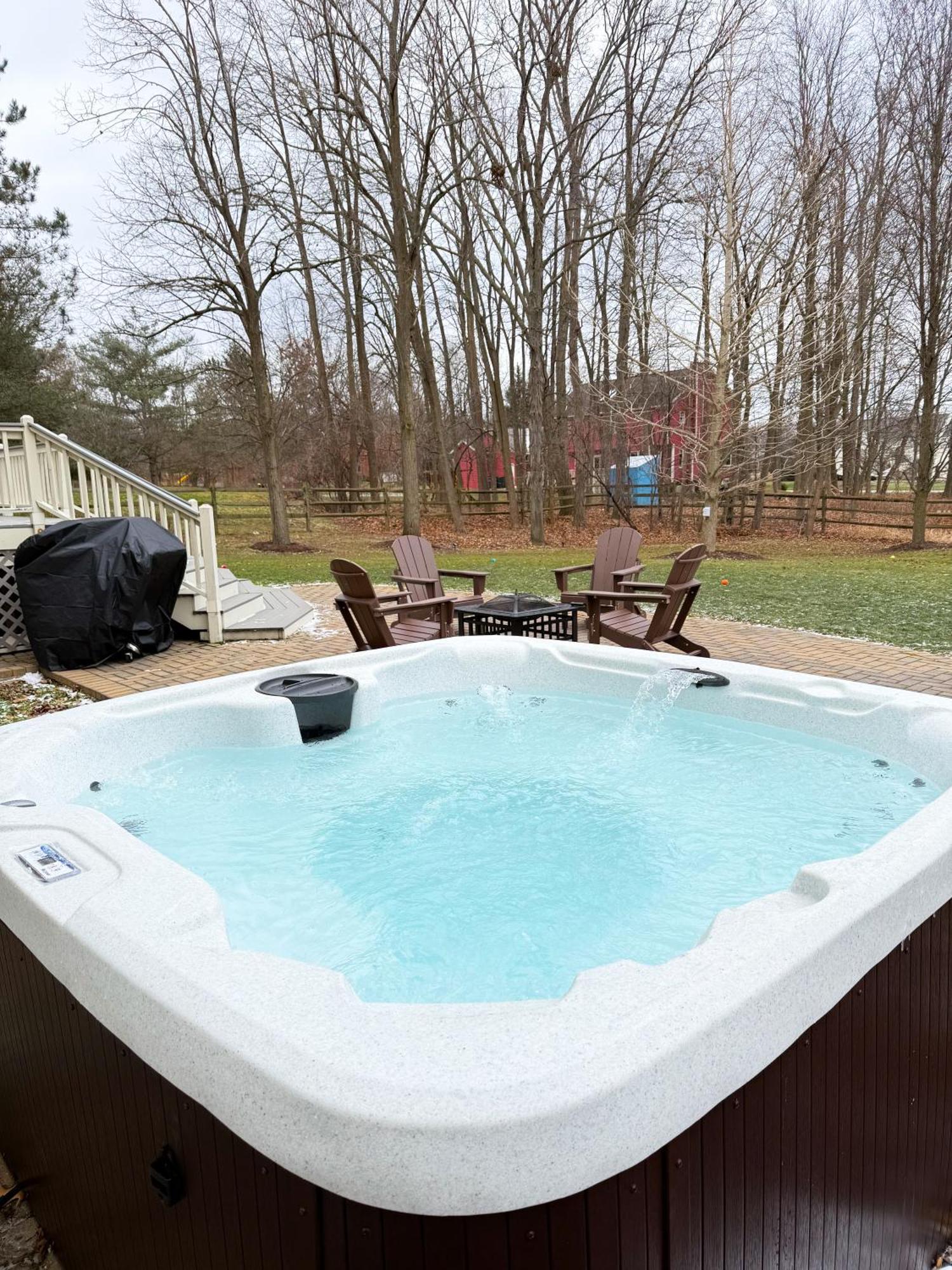 Cozy Retreat - Fenced Yard - 7 Min To Cornell *