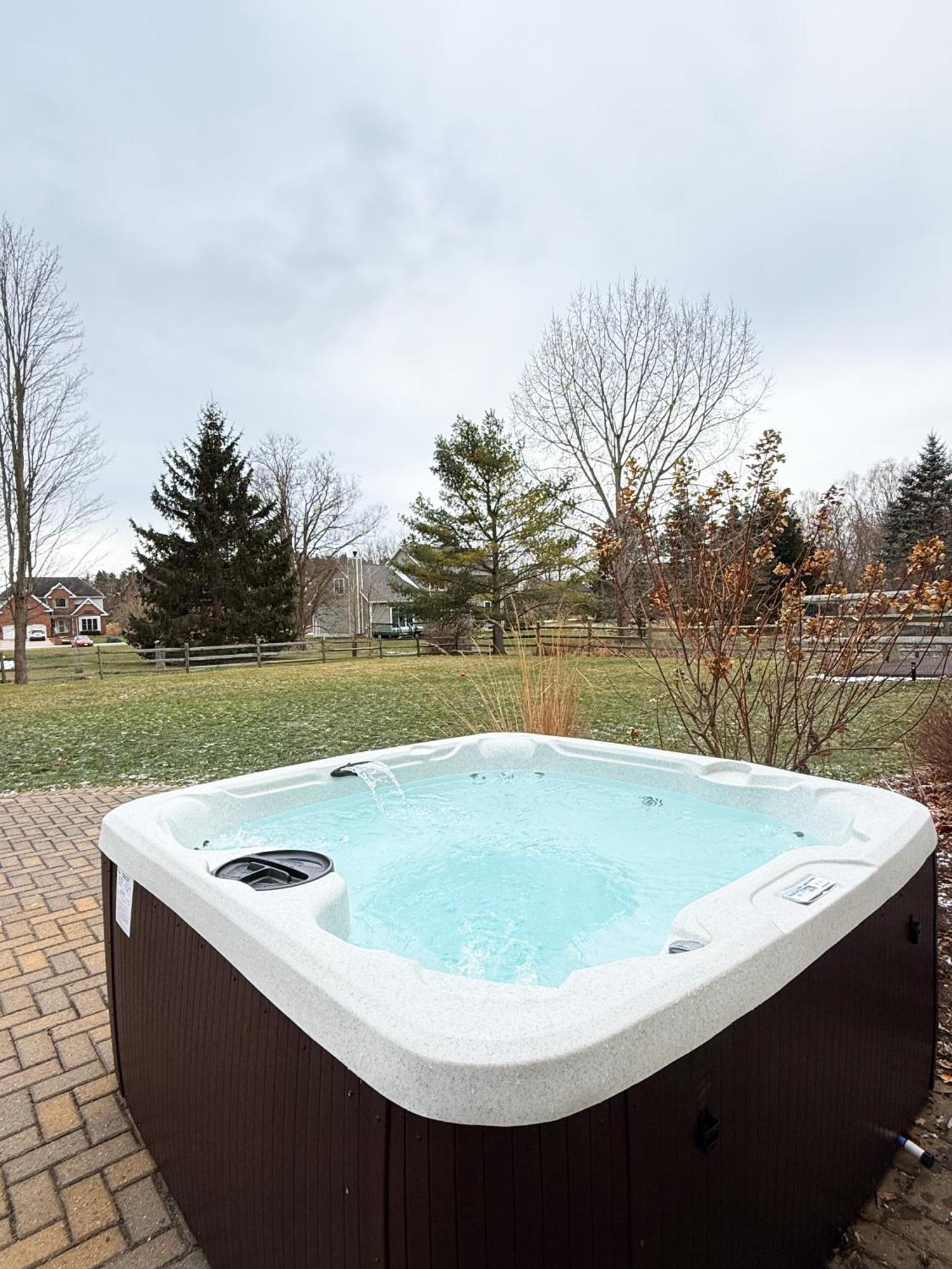 Cozy Retreat - Fenced Yard - 7 Min To Cornell