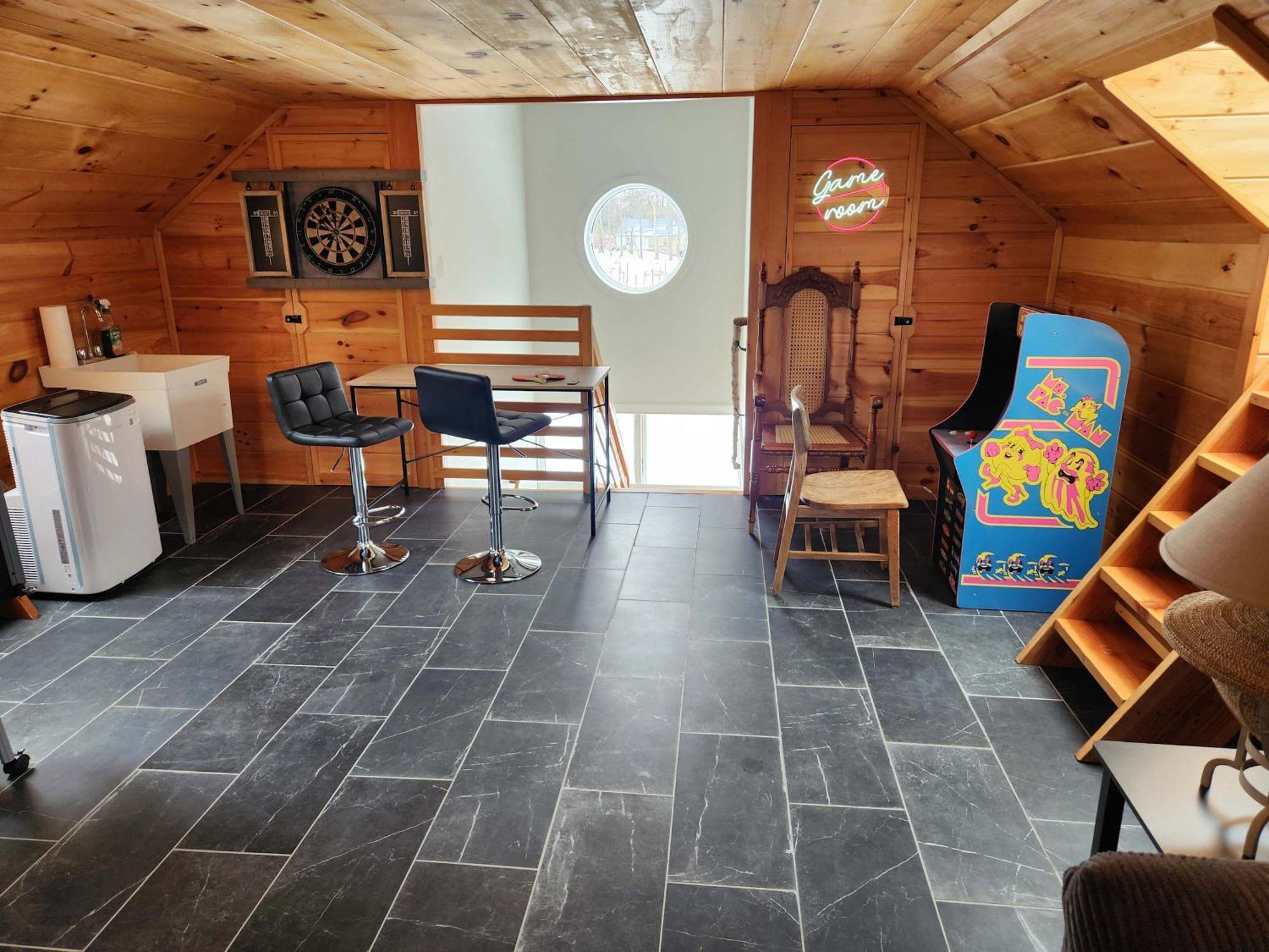 Holiday home The Sugar Cube, A Stunning, Spacious, And Modern With An Orchard Maze